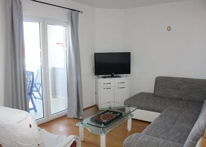 Andrea * Τρογκίρ